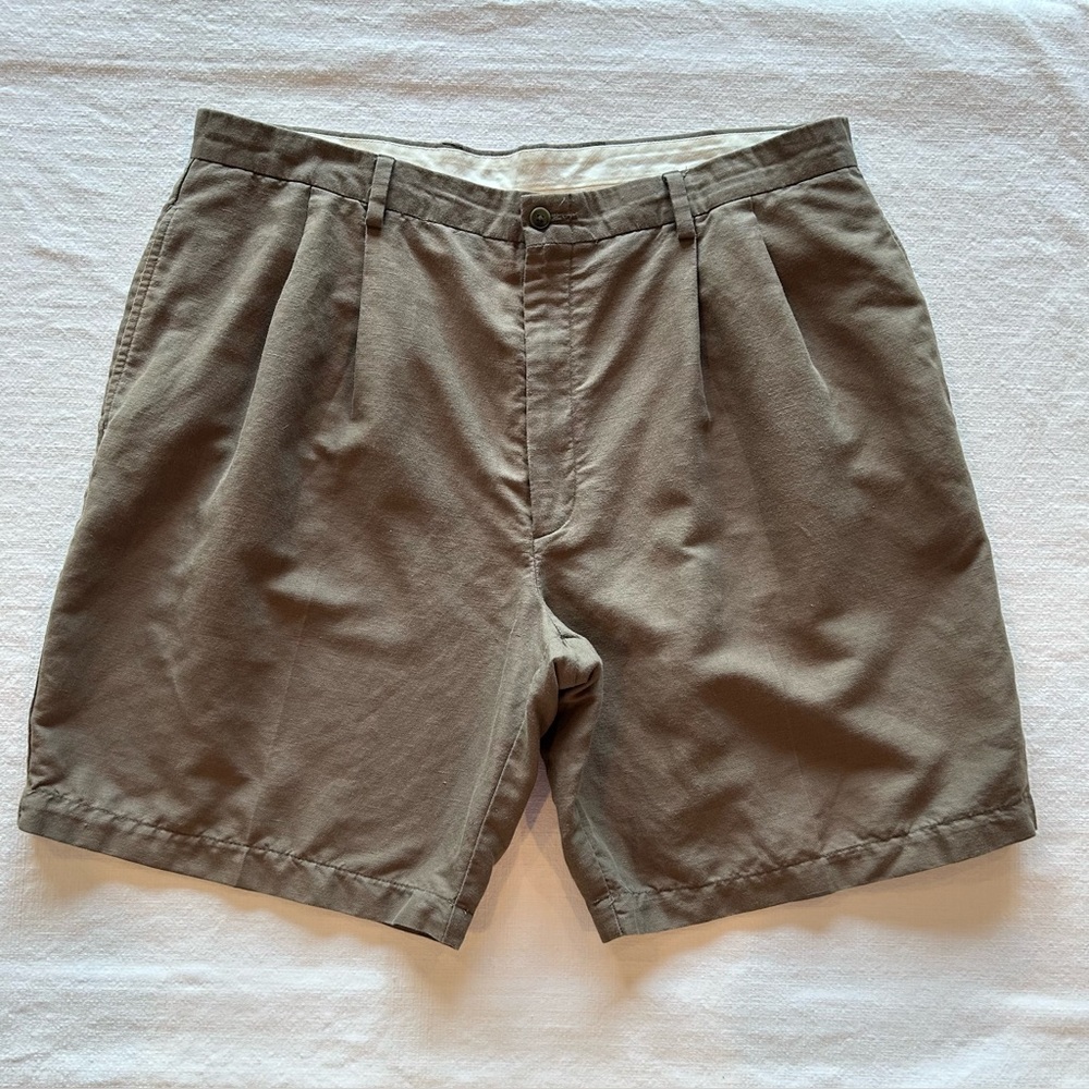 Roundtree and Yorke Men’s Linen Blend Shorts Olive Green Pleated Front Size 40
